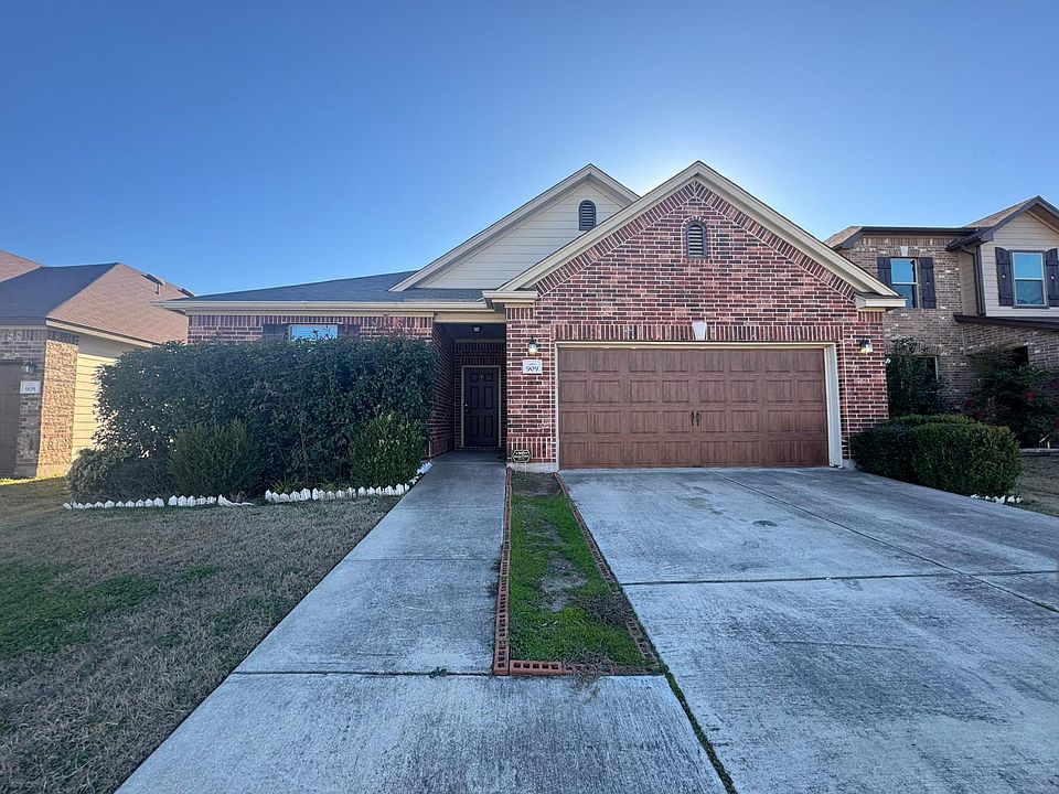 1st image of 909 Strickling Dr