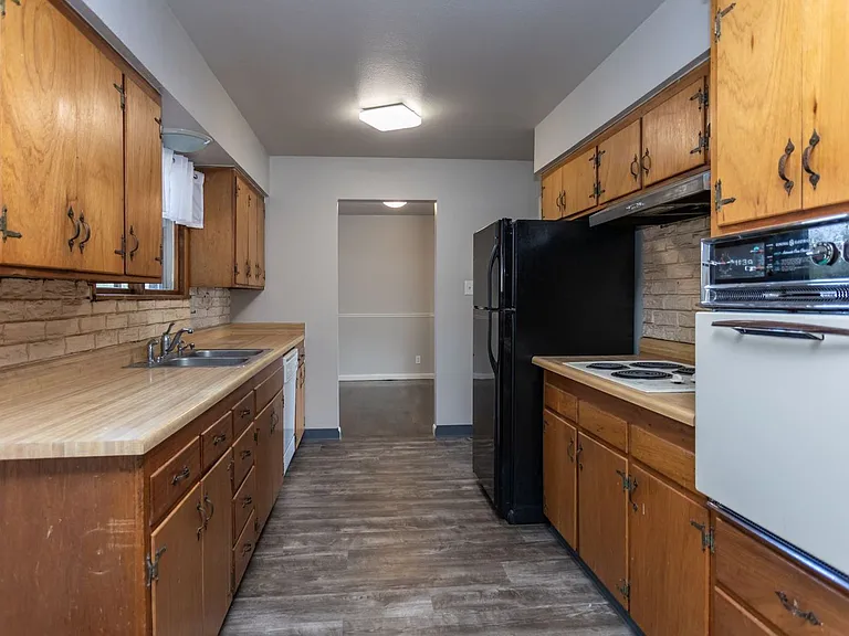 614 Ramona Ave — Photo 10