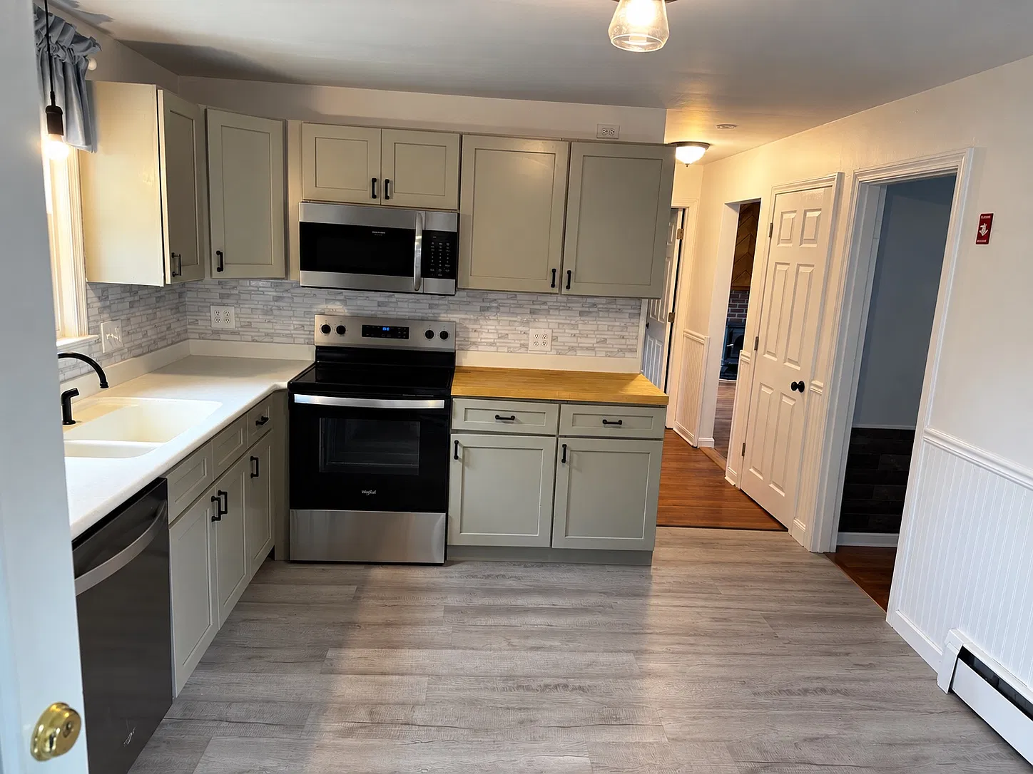 3 bed, 1.5 bath, 1428 sqft, $3,200 — Photo 2