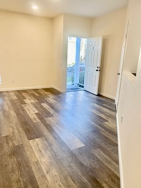 2 bed, 2.5 bath, 1400 sqft, $3,400 — Photo 2