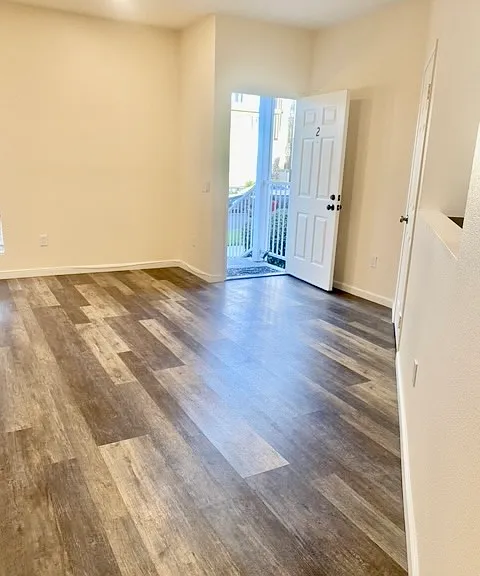 1127 Glenville Dr #2 — Photo 2