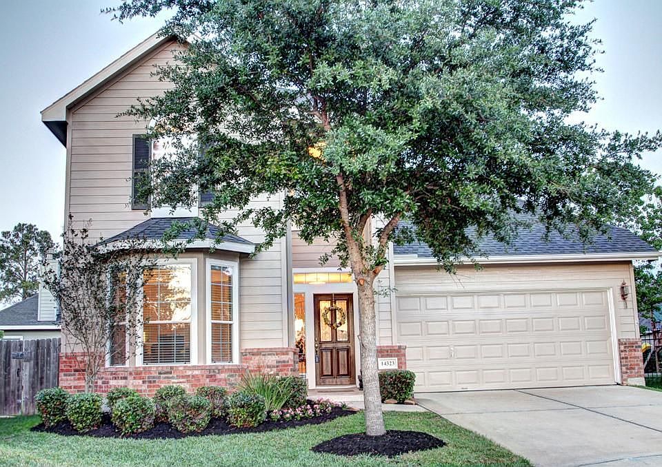Beautiful Curb Appeal!