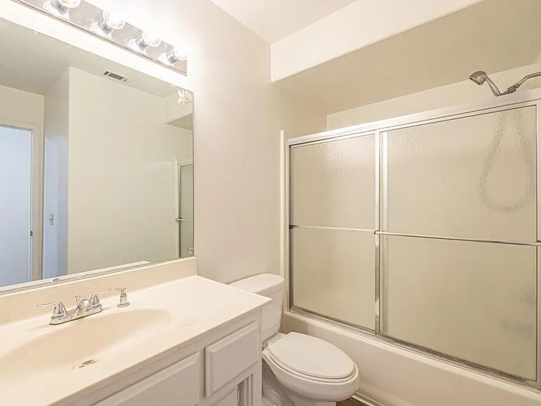6940 Quezon Ave — Photo 18
