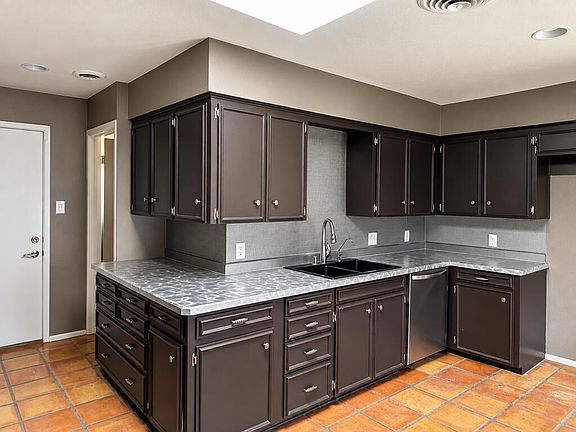 5th image of 1418 W Pine Ave