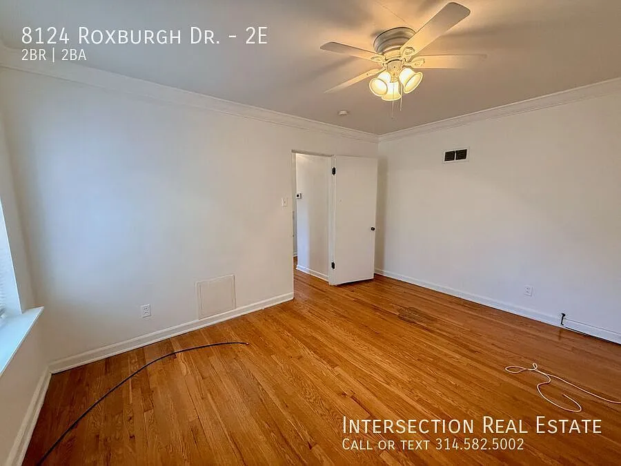 Elegant 2Bed/1.5 Bath in the heart of Clayton, MO — Photo 4