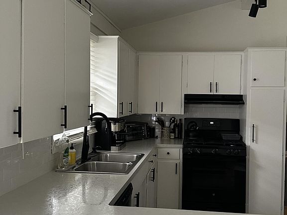 4th image of 1010 Silverleaf St SE