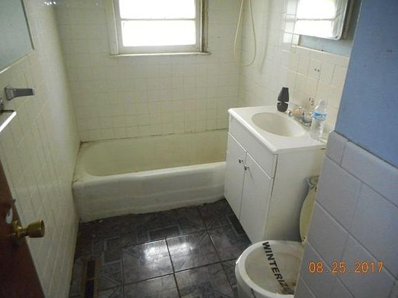 5th image of 1413 W 14th St