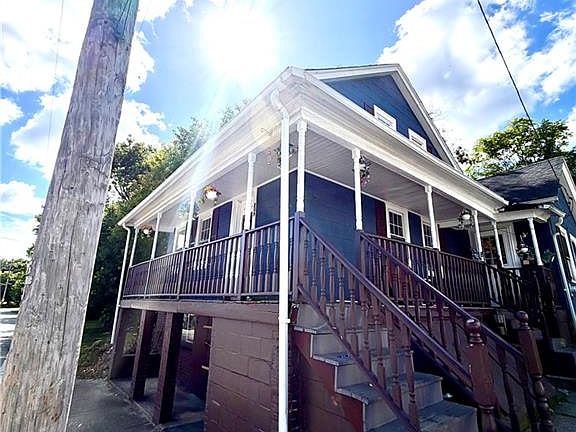3rd image of 249 Pleasant St