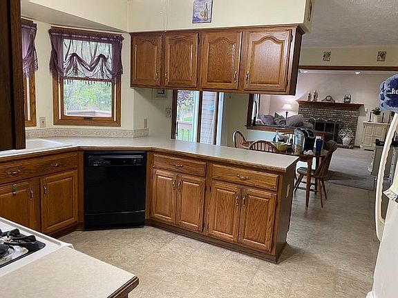 3rd image of 2600 Lermitage Pl