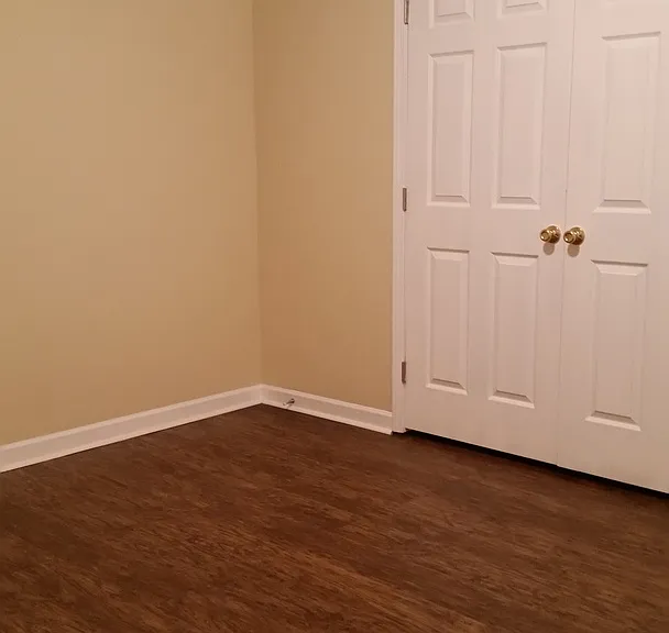 215 Bainbridge Cir — Photo 13