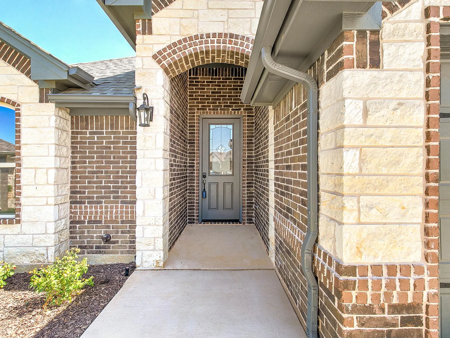 3 bed, 2180 sqft, $2,500 — Photo 2