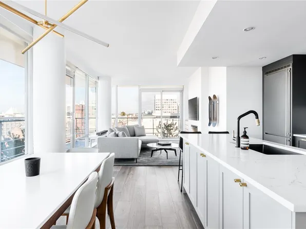 707 Courtney St #1105, Victoria, BC V8W 0A9