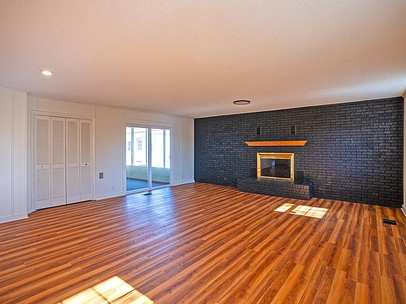 4th image of 493 Forrester White Dr