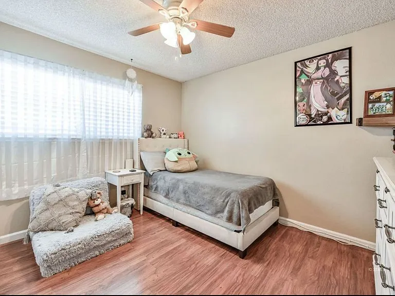 1019 Peg St — Photo 7