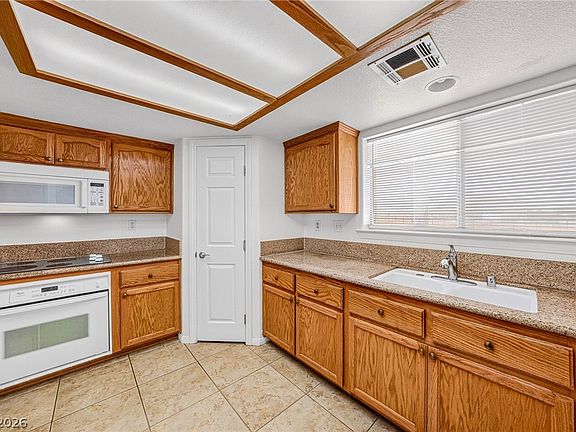 4th image of 2121 W Labrador Ct