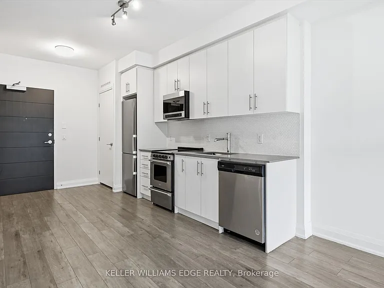 212 King William St E #418 — Photo 6