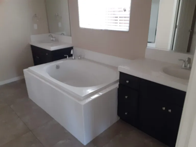 2833 W Cecil Ave — Photo 6