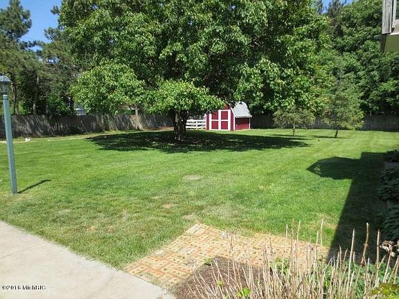 3rd image of 3290 De Feyter St
