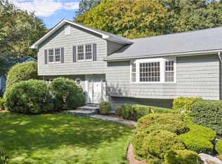 55 Hidden Hollow Ln, Millwood, NY 10546