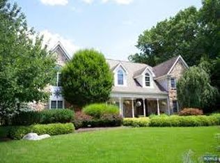 9 Rodger Ct, Woodcliff Lake, NJ 07677