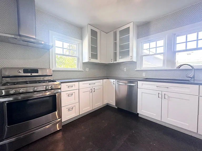 1928 NE 64th Ave — Photo 23