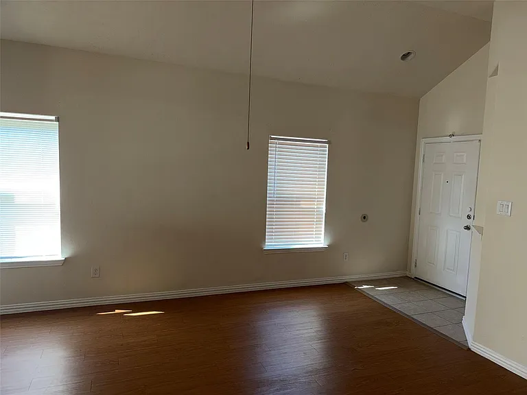 7534 Abbey Point Ln — Photo 8