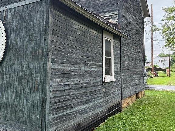 5th image of 736 Water St