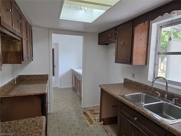 33 Broadway Cir — Photo 16
