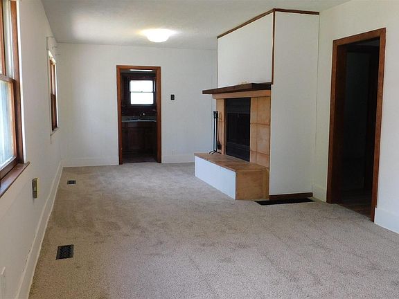 3rd image of 315 Robert St