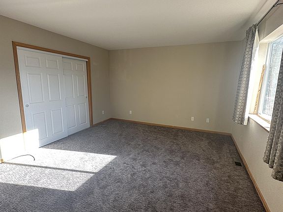5th image of 927 Lake Tahoe Blvd