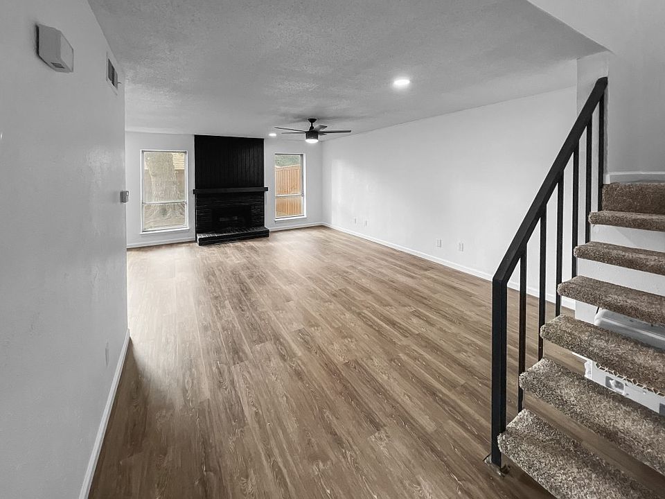 1st image of 3156 Pebblebrook Dr