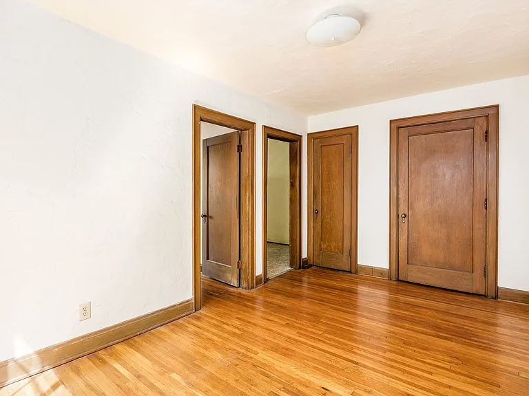 306 King Ave — Photo 6