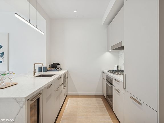 5th image of 305 E 51st St #4C