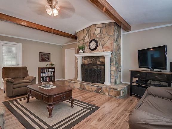 2nd image of 3405 Ravenwood Dr