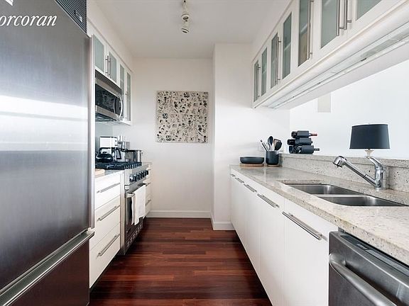 3rd image of 1 Morton Sq APT 6BE
