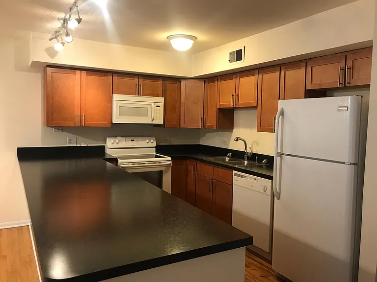 323 W Concord Pl #5 — Photo 7