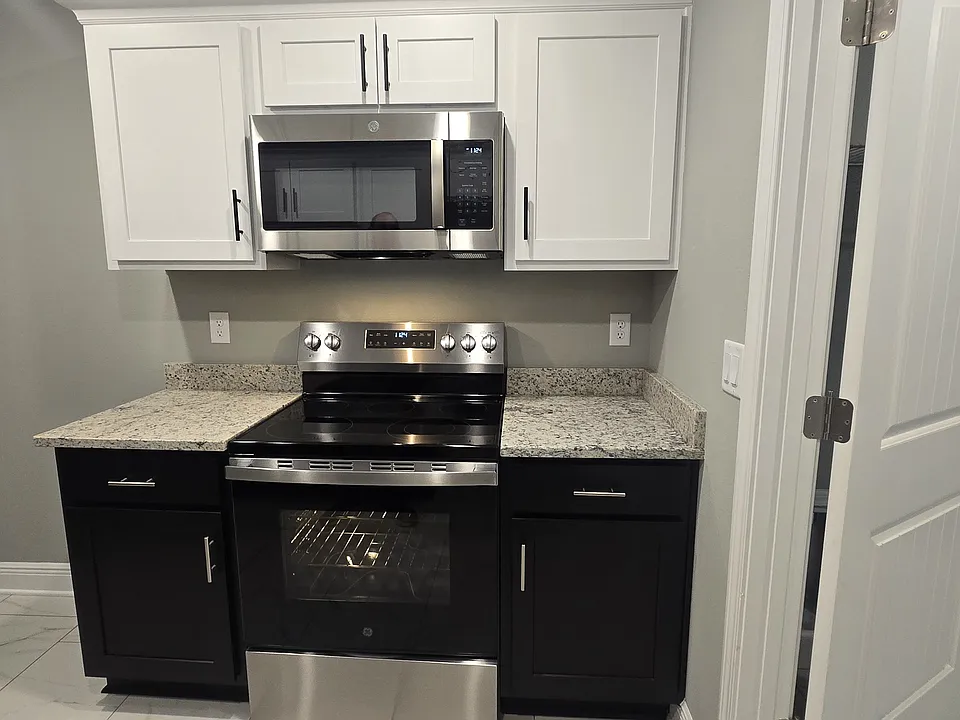 7806 Ira Dr