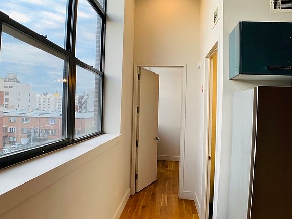 5th image of 374 Kosciuszko St #416
