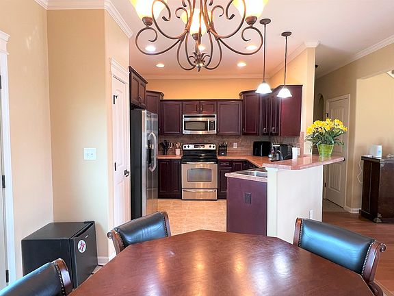 4th image of 1101 Chinook Cir