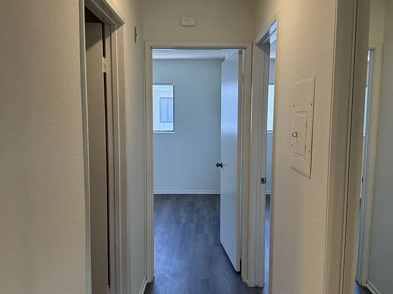 14543 Burbank Blvd — Photo 34