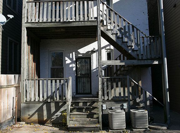 3rd image of 1326 N Bell Ave