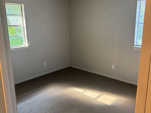 3rd image of 309 NW 90th St
