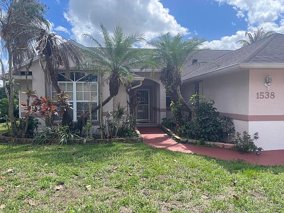 3rd image of 1538 SW Neptune Avenue