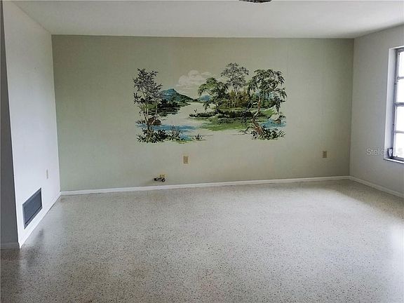 5th image of 162 Golf Club Ln
