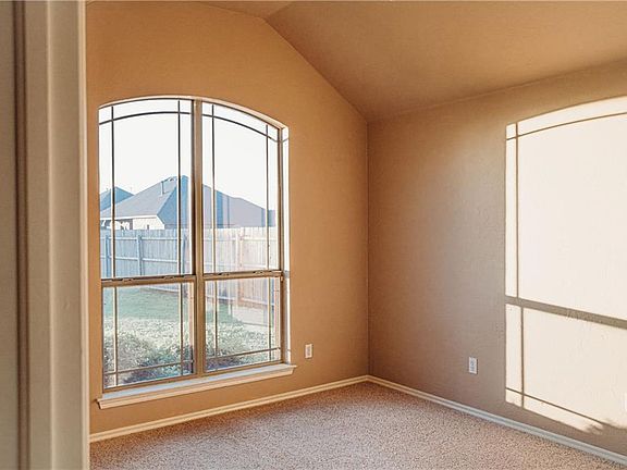 4th image of 505 N Ponderosa Way