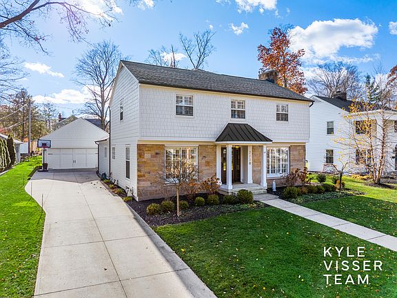 2nd image of 2730 Oakwood Dr SE