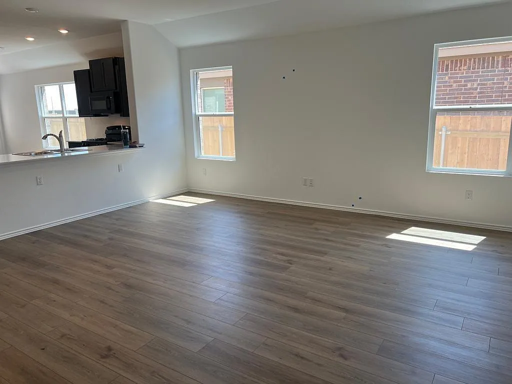 3 bed, 2.0 bath, 1461 sqft, $1,925 — Photo 4
