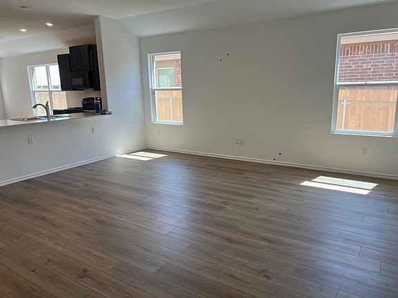4th image of 212 Canley Loop