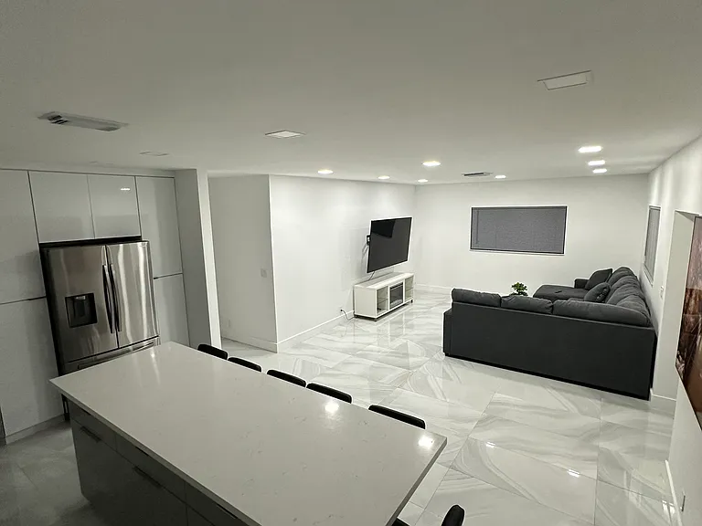 1060 Tyler St — Photo 30