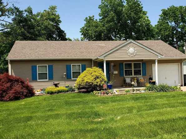 226 N Park Dr, Seymour, IN 47274